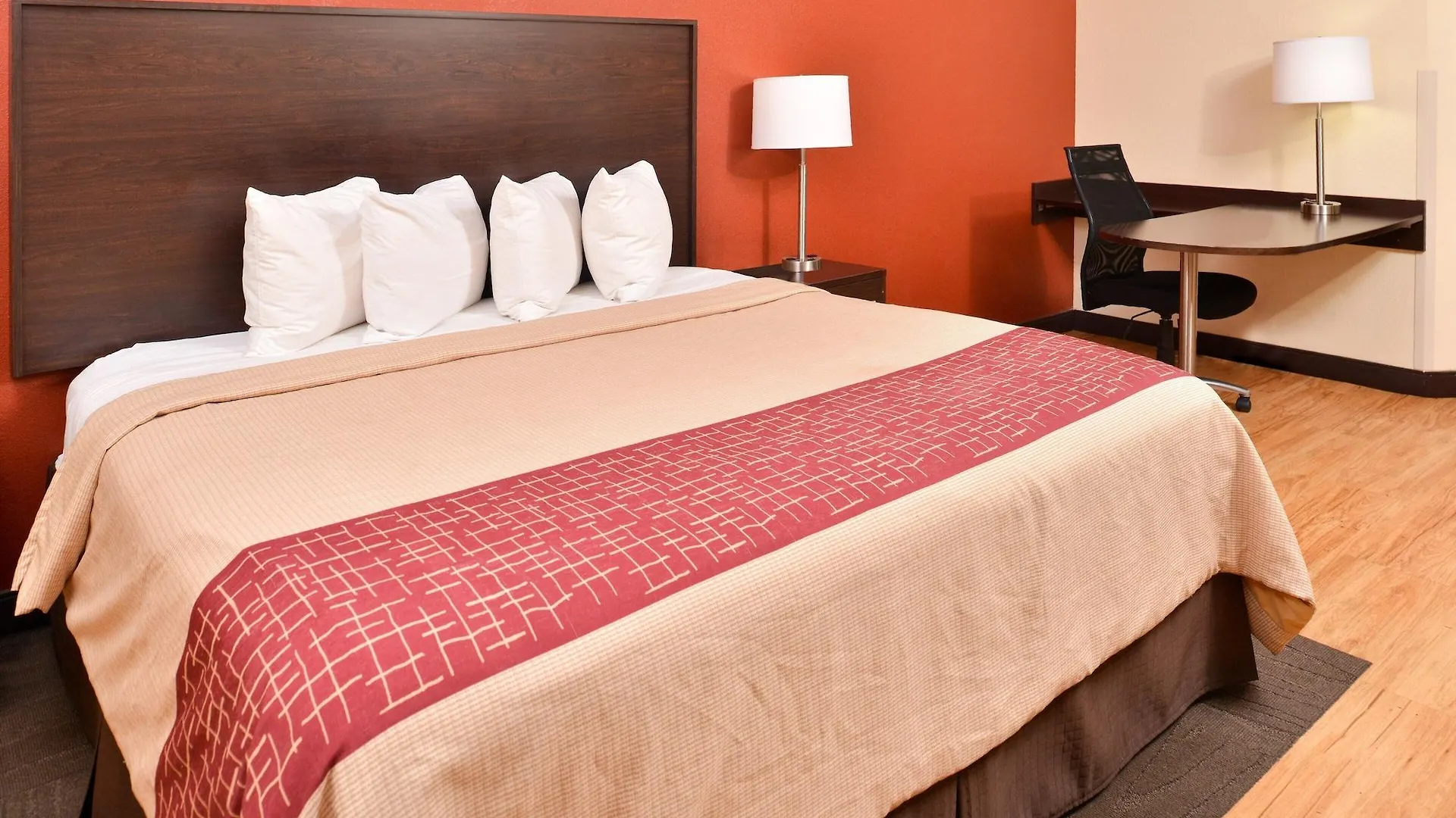 Red Roof Inn & Suites Columbus West Broad
