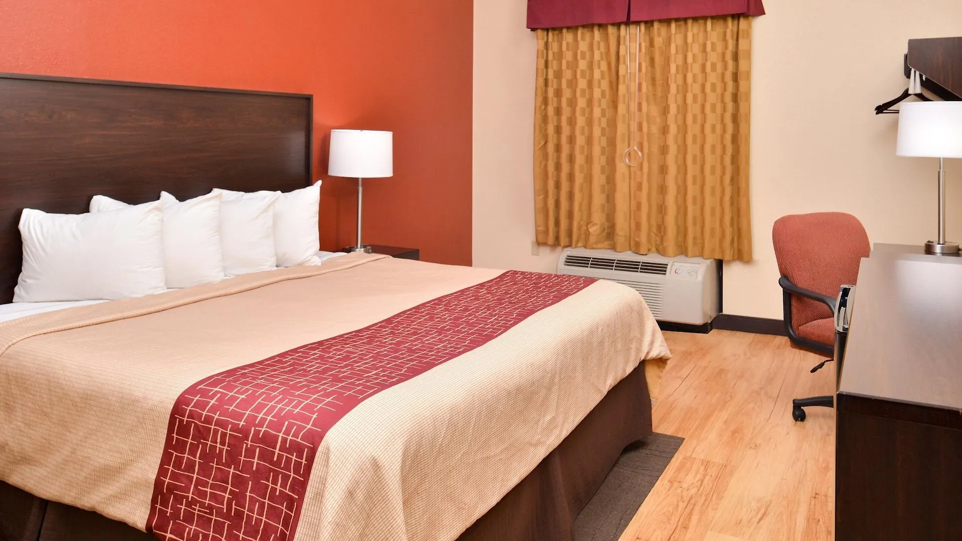 Red Roof Inn & Suites Columbus West Broad
