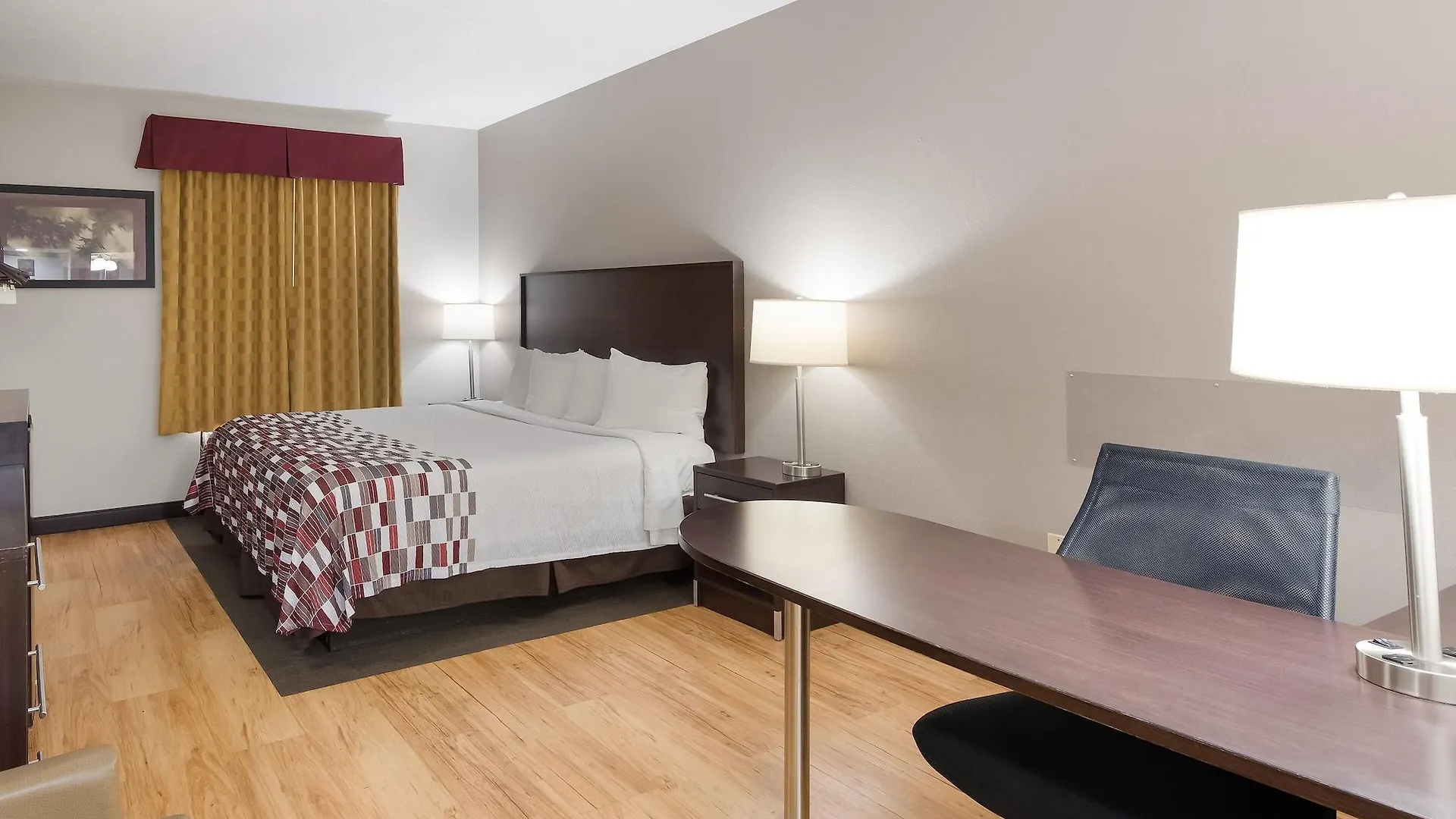 Red Roof Inn & Suites Columbus West Broad